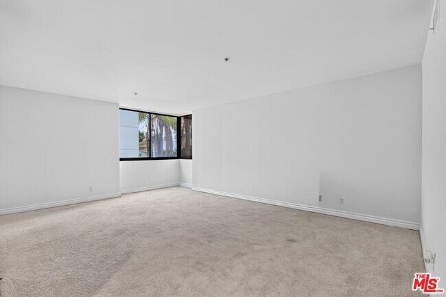 Building Photo - 10660 Wilshire Blvd