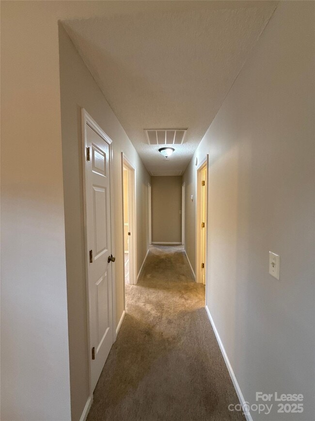 Building Photo - 517 Iverson Way