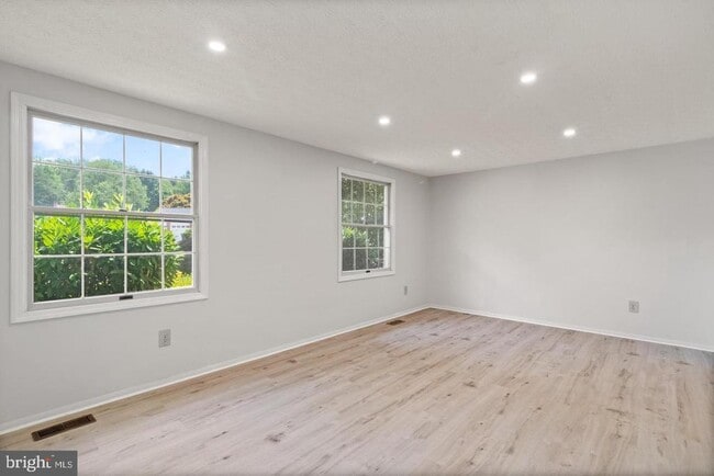 Building Photo - 8084 Winding Way Ct