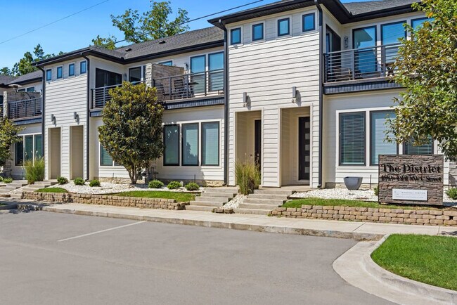 Building Photo - 402 SW 5th St