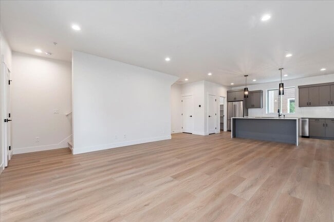 Building Photo - BRAND NEW 3 bed 3.5 bath townhouse