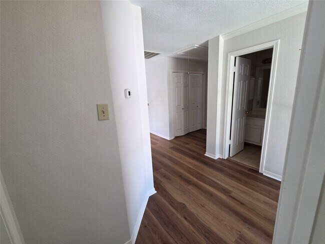 Building Photo - 17403 Canyon Knoll Dr
