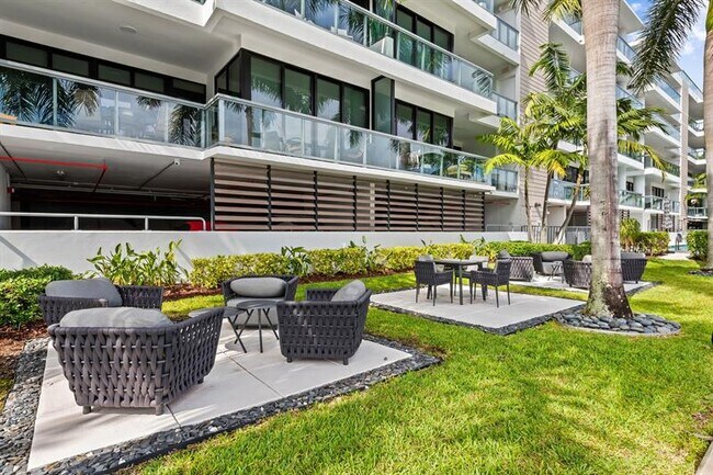 Building Photo - 60 Hendricks Isle