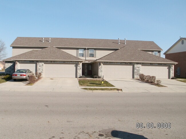 Building Photo - 2345 Meadowpoint Dr