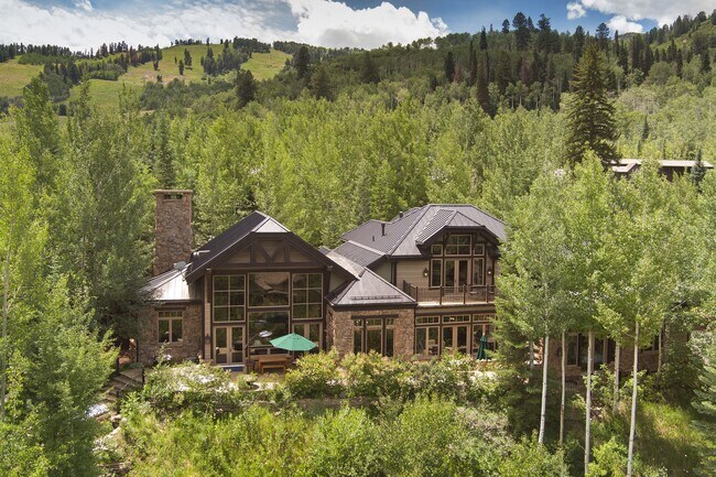 Building Photo - 353 Pfister Dr