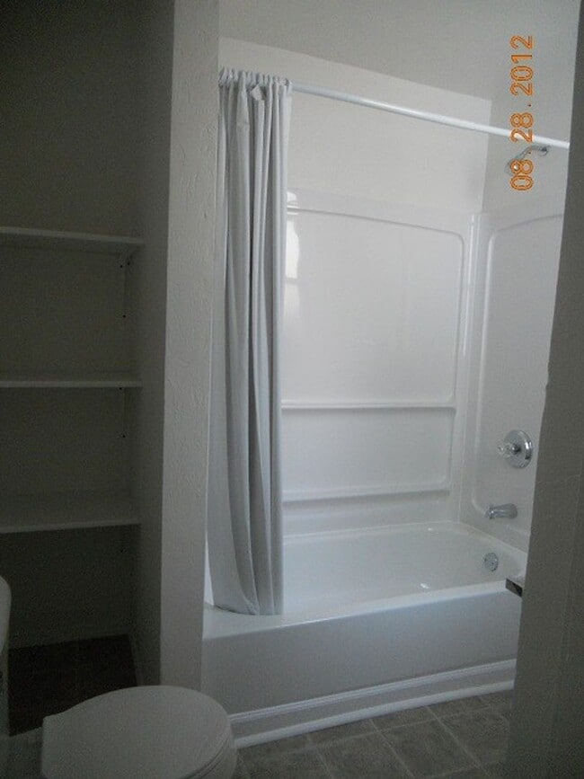 Building Photo - 417 Crooks Ave