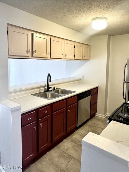 Building Photo - 1085 Sunhaven Dr