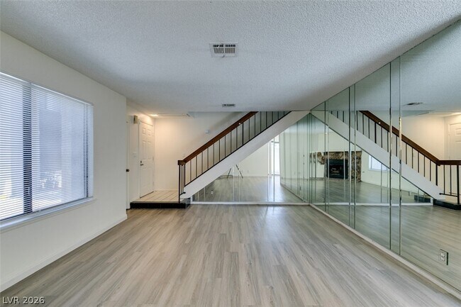 Building Photo - 2127 Pine Breeze Ln