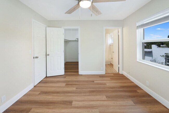 Building Photo - Newly Renovated spacious one bedroom one b...