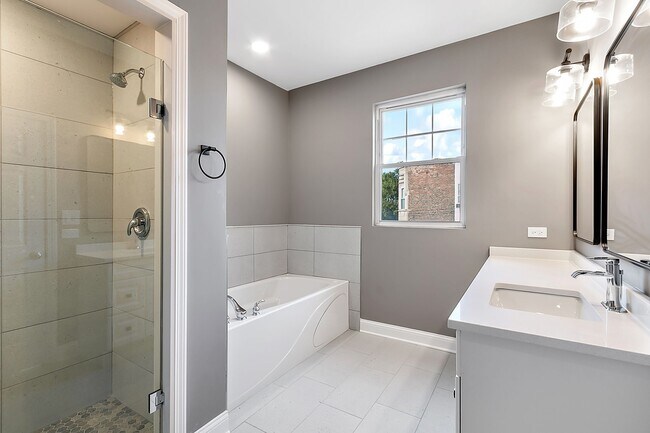 Building Photo - 6156 S Kenwood Ave