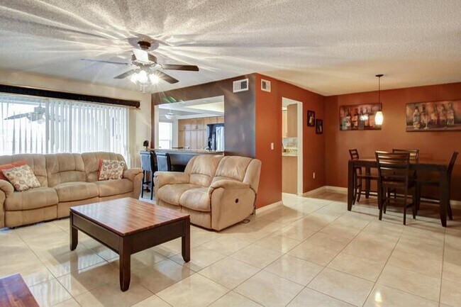 Building Photo - 2610 18th Ave S