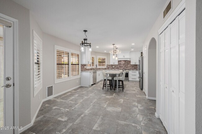 Building Photo - 16809 S 33rd Way