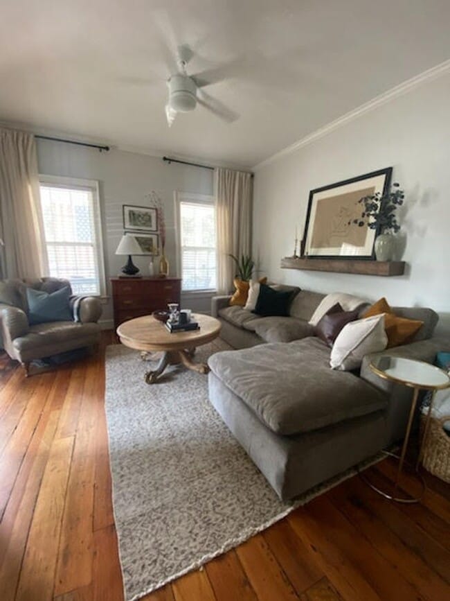 Building Photo - Beautiful historic 3BR/1.5BA Home in Downt...