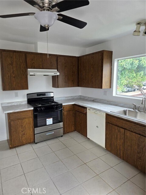 Building Photo - 476 E Palm Ave