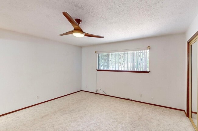 Building Photo - NE Brick Ranch 3/Bd 2/Ba 2 Cg 1782/sf