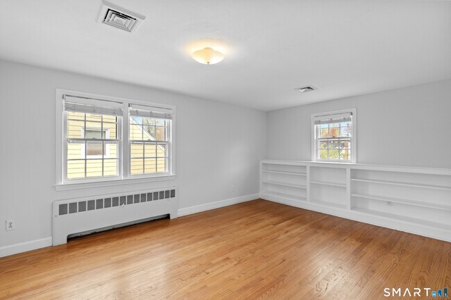 Building Photo - 25 Sherwood Rd