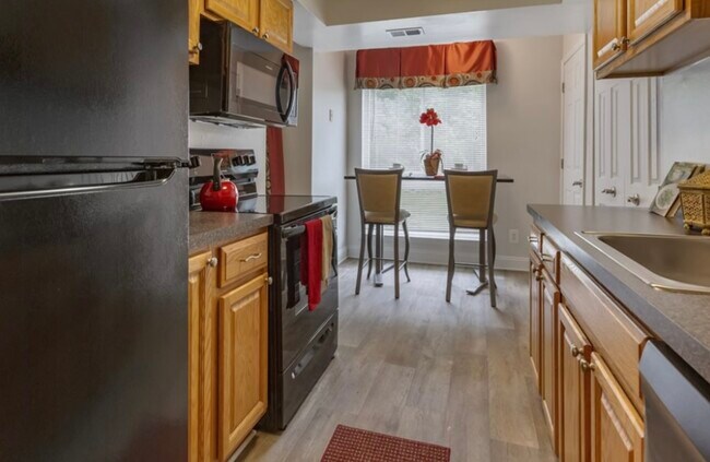 Building Photo - 1817 Sycamore Valley Dr