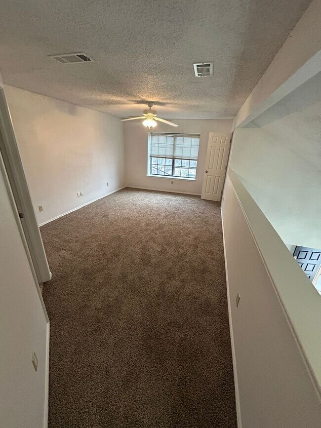 Building Photo - 1305 White Lake Dr