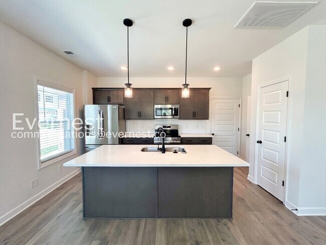 Building Photo - Modern Living Awaits in Antioch with Garage/ 3 beds & 2.5 baths / Available now!