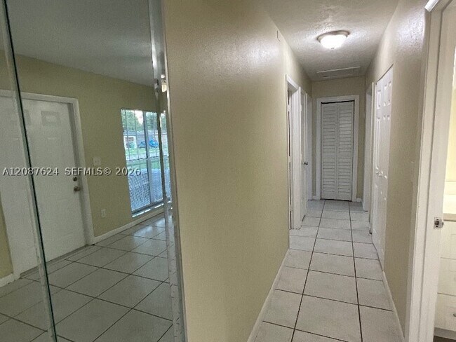 Building Photo - 14202 SW 110th Ave
