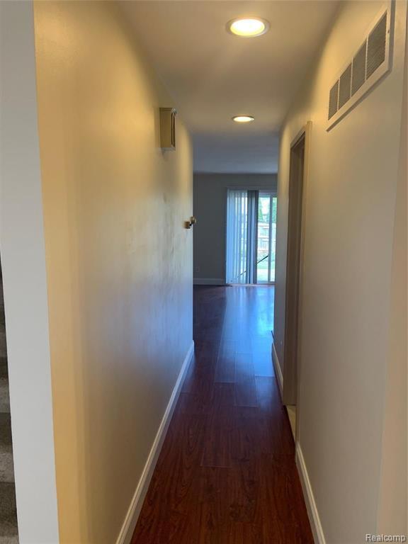 Building Photo - 6320 Laurentian Ct