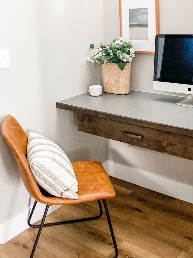 Building Photo - 3 Bedroom 3 1/2 Bathroom Home Located on a Corner Lot in Harris Ranch