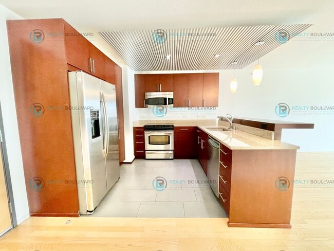 Building Photo - Modern 1 Bedroom 1 Bath Luxury Condo at Th...