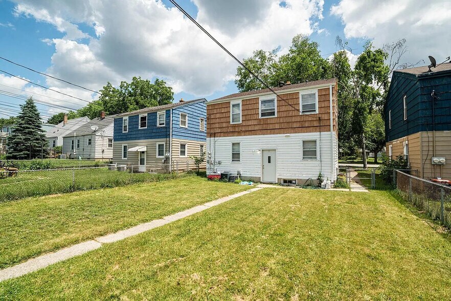 Building Photo - 3225 N 84th St