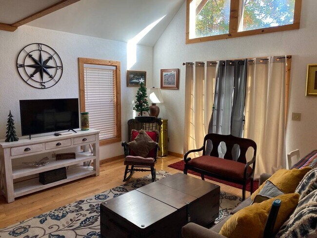 Building Photo - 390 Fall Creek Meadows Ln