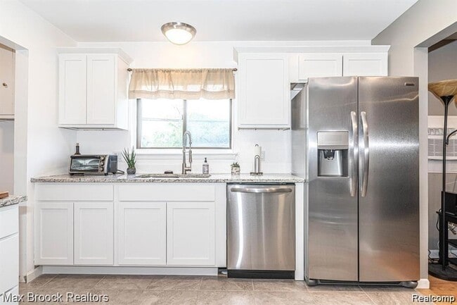 Building Photo - 3800 Elmhurst Ave