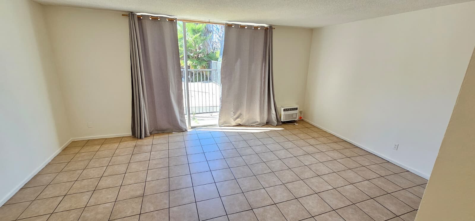 Building Photo - 206 N Park View St