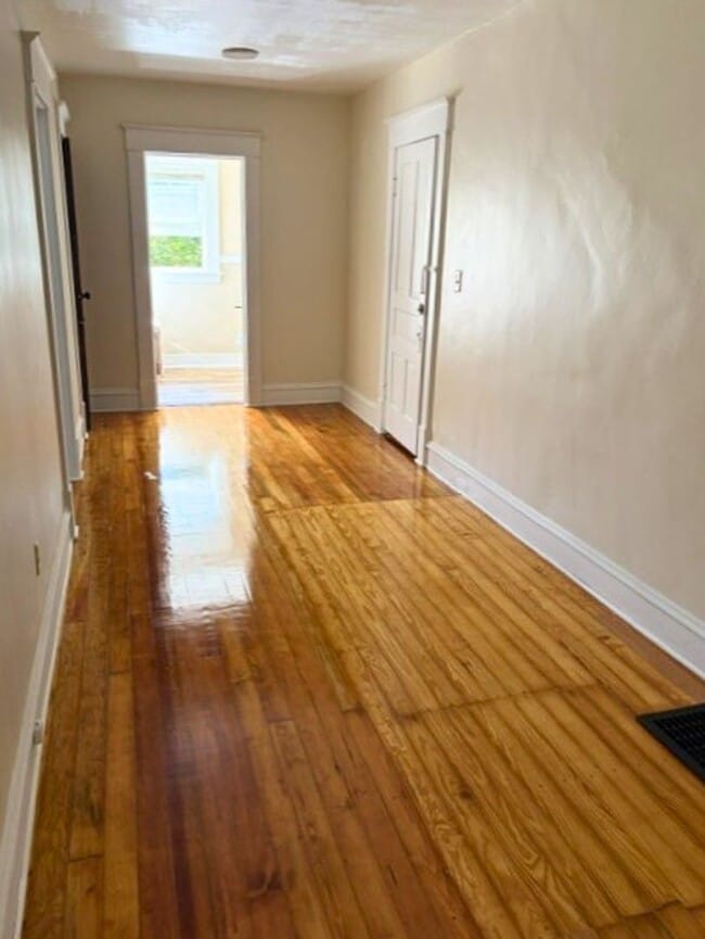 Building Photo - 216 Lafayette Ave NE