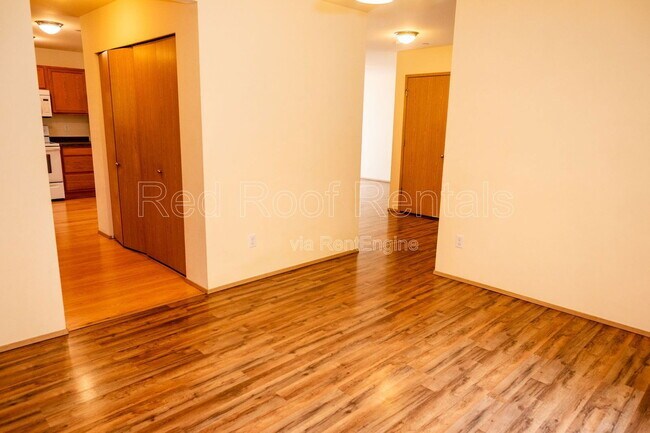 Building Photo - 1208 Burnside Pl