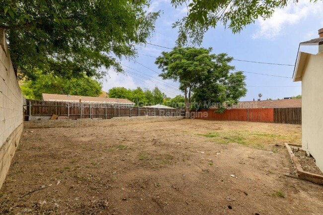 Building Photo - 742 W 36th St