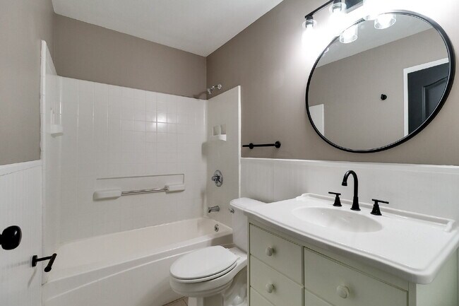 Building Photo - Charming & Modern 3 Bed / 1 Bath Home in Florissant