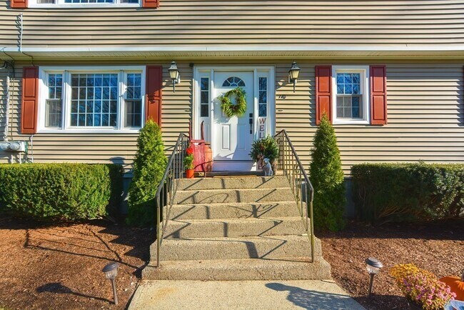 Building Photo - 110 Oswego St