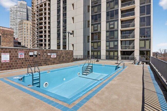 Building Photo - 2500 N Lakeview Ave