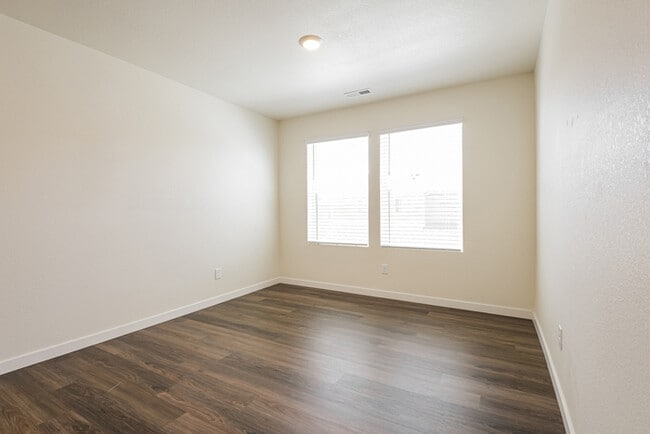 Building Photo - Townhome with Open Layout in Thornton