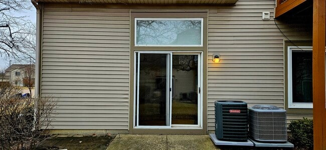 Building Photo - 1036 Woodview Ct