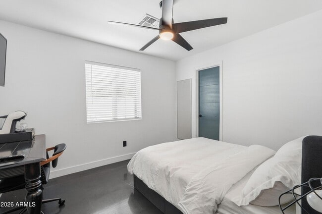 Building Photo - 2812 N 71st Pl