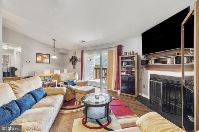 Building Photo - 209 Water Fountain Ct