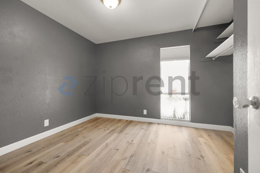 Building Photo - Unit