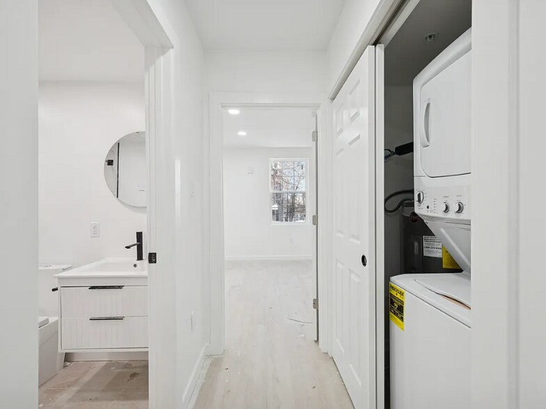 Building Photo - 52 N 52nd St