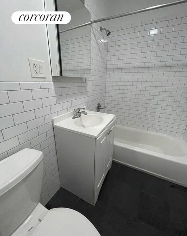 Building Photo - 346 E 78th St