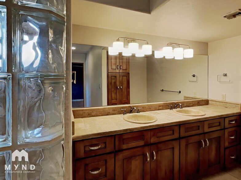 Building Photo - 5727 N PSO Ventoso