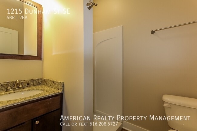 Building Photo - 1215 Dunham St SE