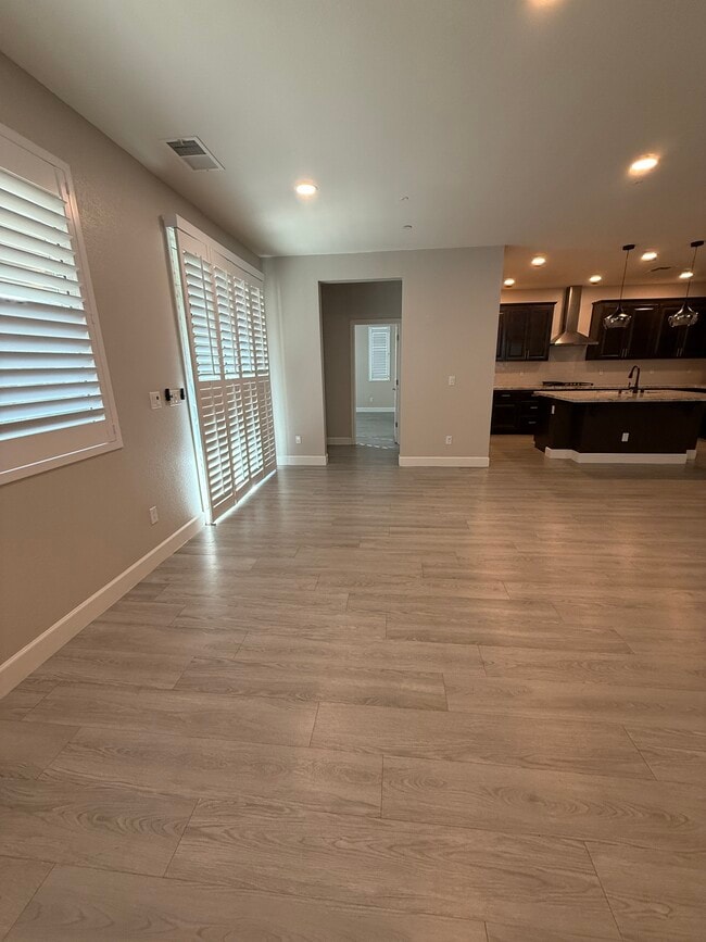 Building Photo - 2324 Henri Ln