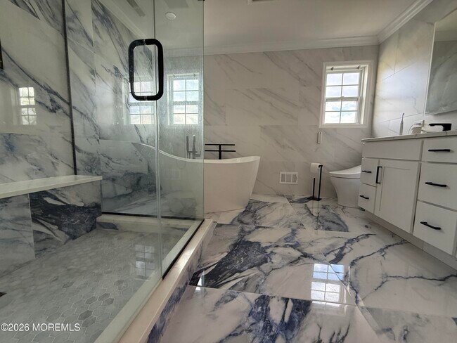 Building Photo - 8 Bennett Ct