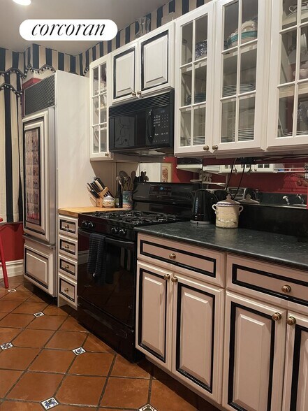 Building Photo - 442 E 57th St