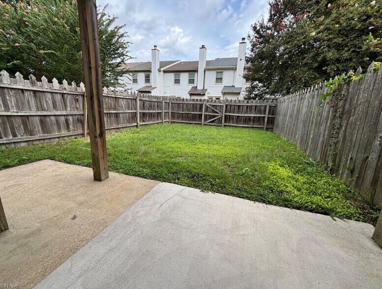 Building Photo - 1508 Brenland Cir